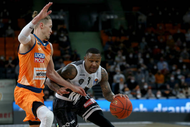 在竞争激烈 在竞争激烈